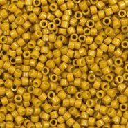 Abalorios Miyuki Delica's 11/0 Duracoat opaque dyed hawthorne DB-2106