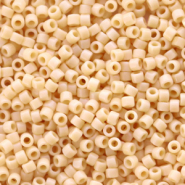 Abalorios Miyuki delica's 11/0 Opaque pear yellow DB-1131