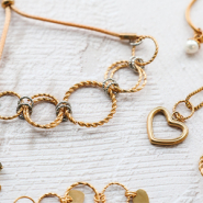 Set de inspiraciones Manos a la obra con diversas fornituras de acero inoxidable