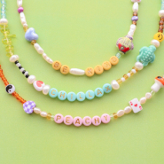 Set de inspiraciones Personaliza tu colección con coloridos abalorios acrílicos de letras