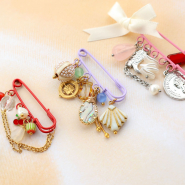 Set de inspiraciones Crea pins de moda con los broches imperdibles decorativos con ojales 