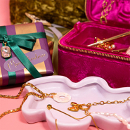 Set de inspiraciones Es tiempo de inspiración navideña: descubre una colección de joyas elegantes y divertida