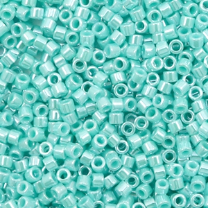 Abalorios Miyuki Delica's 11/0 Opaque luster sea opal DB-1567