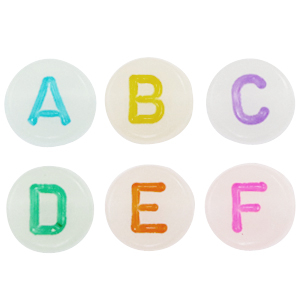 Abalorios letras acr&iacute;licas mix glow-in-the-dark Blanco off-multicolor