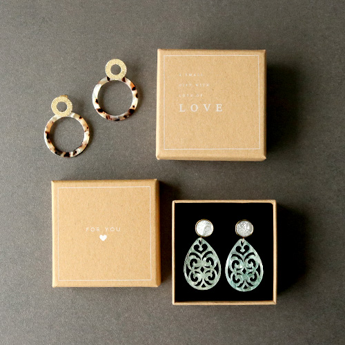 Pues manos a la obra con esta nueva l&iacute;nea de modernos colgantes de resina: