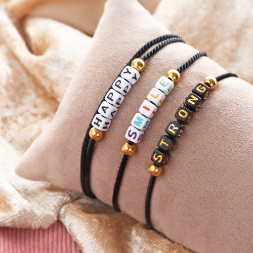 Libera el artista que llevas dentro con los abalorios letras acr&iacute;licas y cuentas de cer&aacute;mica: