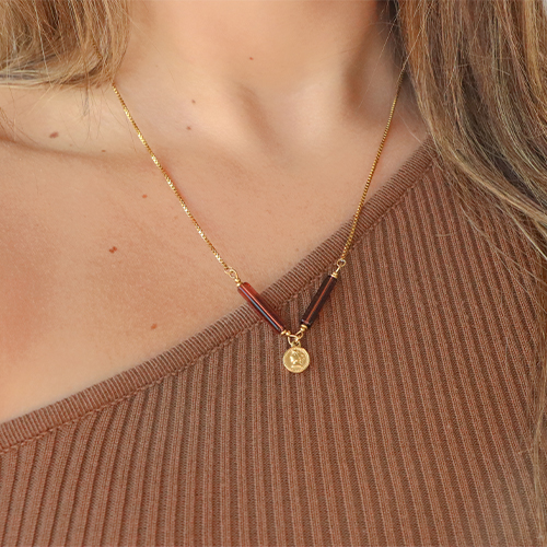 Ponte creativa con la colorida l&iacute;nea de abalorios de cristal tubo