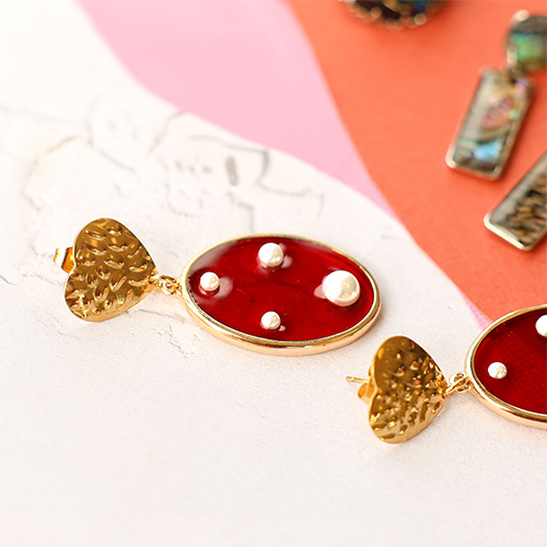 Mezcla y combina colgantes llamativos: crea algo &uacute;nico