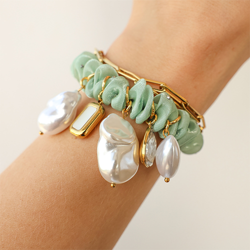 Crear joyas elegantes con perlas de agua dulce de imitaci&oacute;n