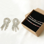 Pulseras y pendientes brillantes con cadena strass