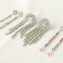 Pulseras y pendientes brillantes con cadena strass