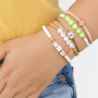 Crea estas fant&aacute;sticas pulseras con abalorios letras y del zodiaco: 
