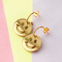 Haz maravillas con estos colgantes smiley de moda en plexx y metal DQ