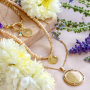 Ponte creativa con abalorios, colgantes y cabuchones de la l&iacute;nea Flor de Nacimiento