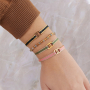 Combina las pulseras ya hechas con tus colecciones