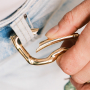 Crea joyas statement con cierres grandes y llamativos 