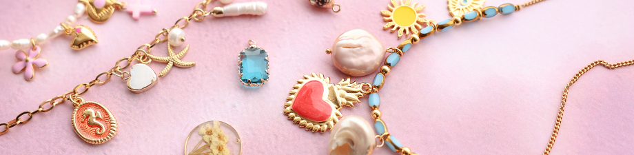 &iexcl;Novedad! Colgantes met&aacute;licos DQ con esmalte