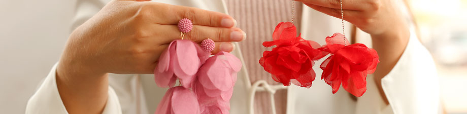 &iexcl;Novedad! Pendientes trendy con forma de flores y lazos