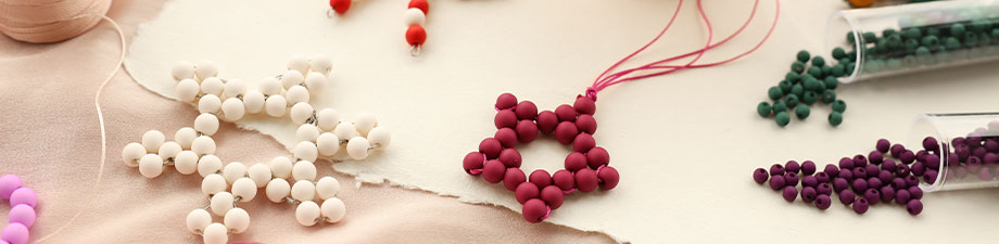 Reci&eacute;n llegado: coloridos abalorios acr&iacute;licos