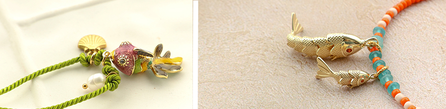 Bonitos colgantes met&aacute;licos