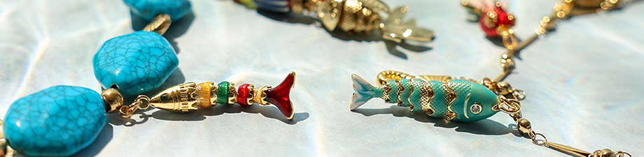 Nueva colecci&oacute;n de colgantes de lat&oacute;n